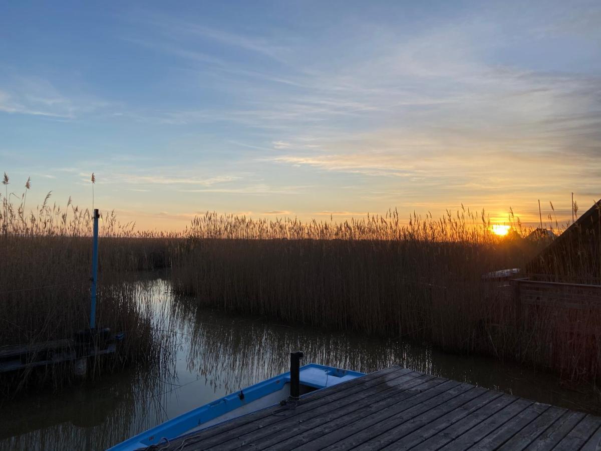 Pfahlbau Neusiedlersee - Waterfront - Erste Reihe รุสท์ ภายนอก รูปภาพ
