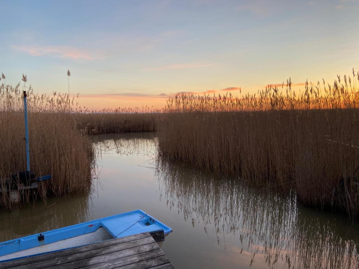 Pfahlbau Neusiedlersee - Waterfront - Erste Reihe รุสท์ ภายนอก รูปภาพ